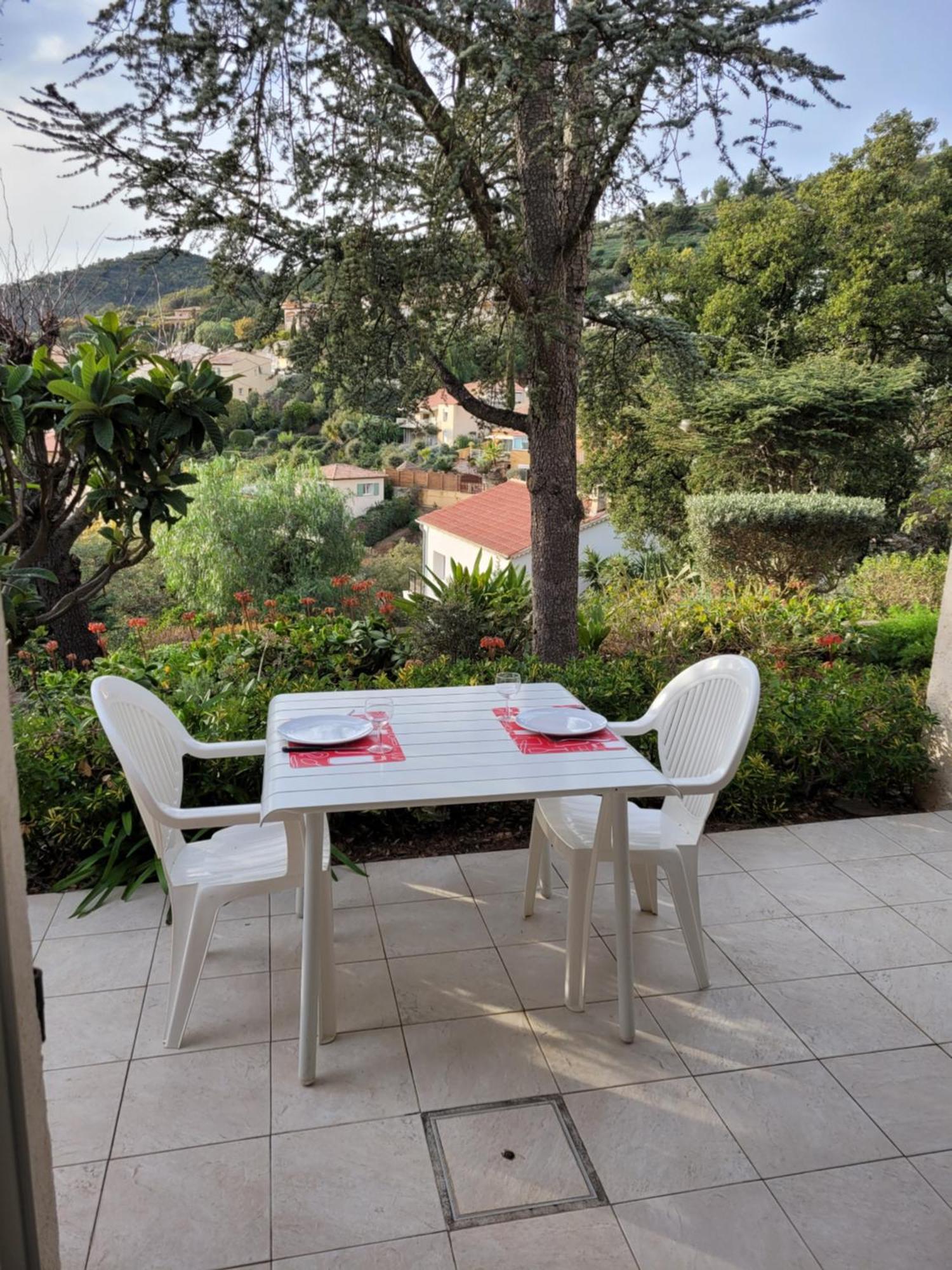Appartements Dans Villa En Rez De Jardin Hyeres Bagian luar foto